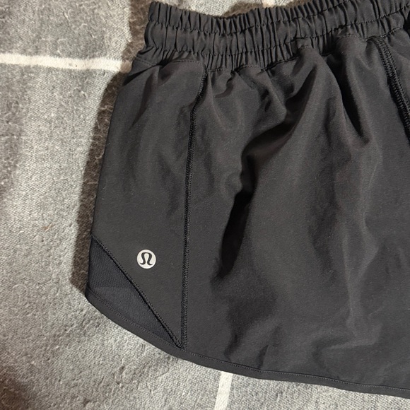 Lululemon Hotty Hot High-Rise Lined Short 2.5” (Black) - Picture 4 of 6